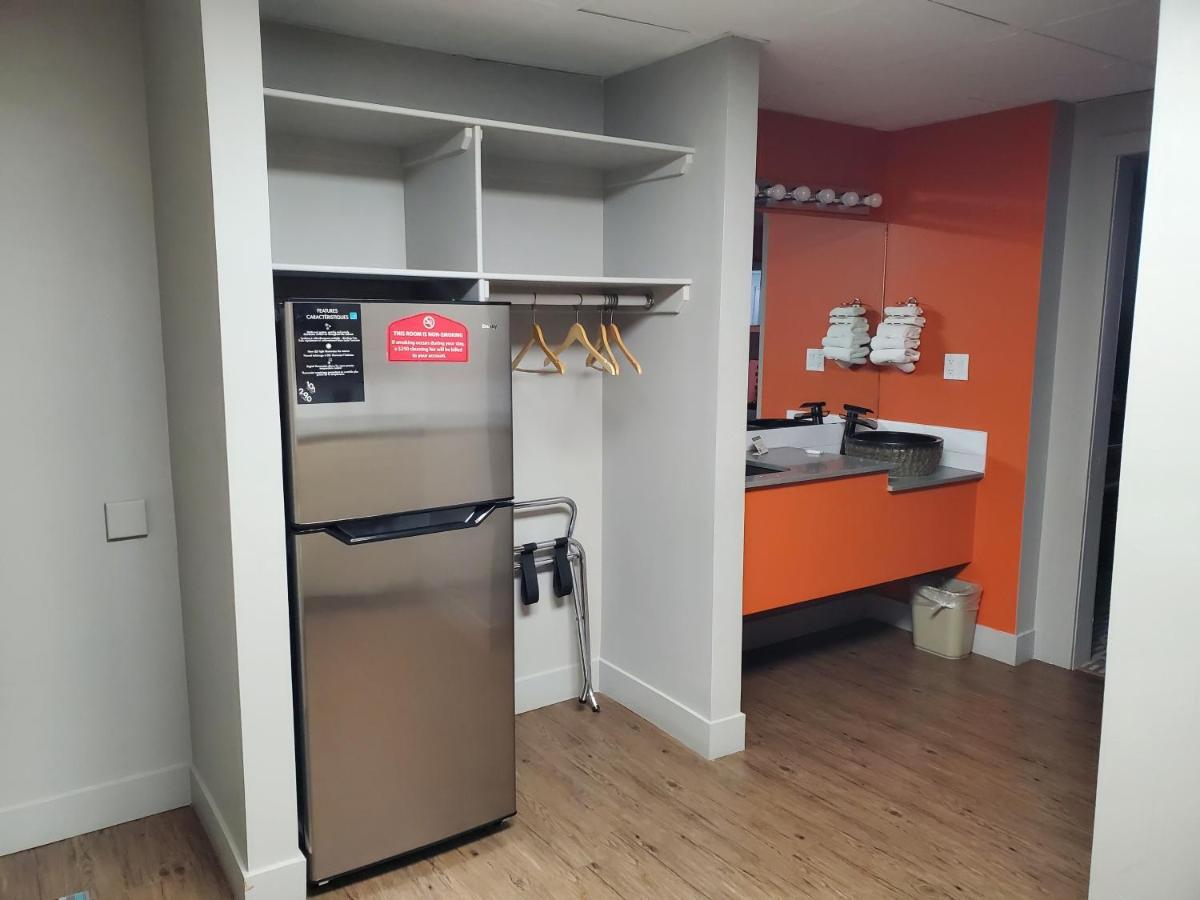 Ramada By Wyndham Medicine Hat Buitenkant foto