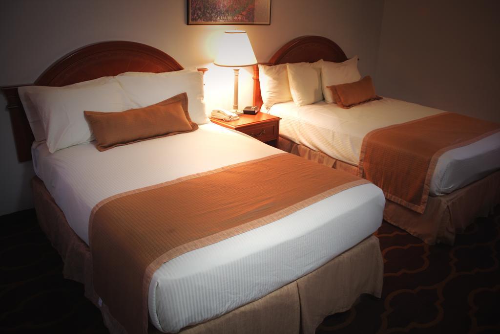 Ramada By Wyndham Medicine Hat Buitenkant foto