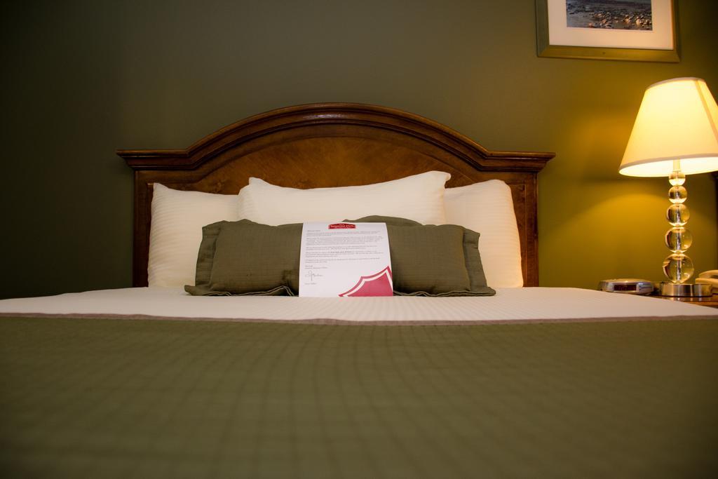 Ramada By Wyndham Medicine Hat Buitenkant foto