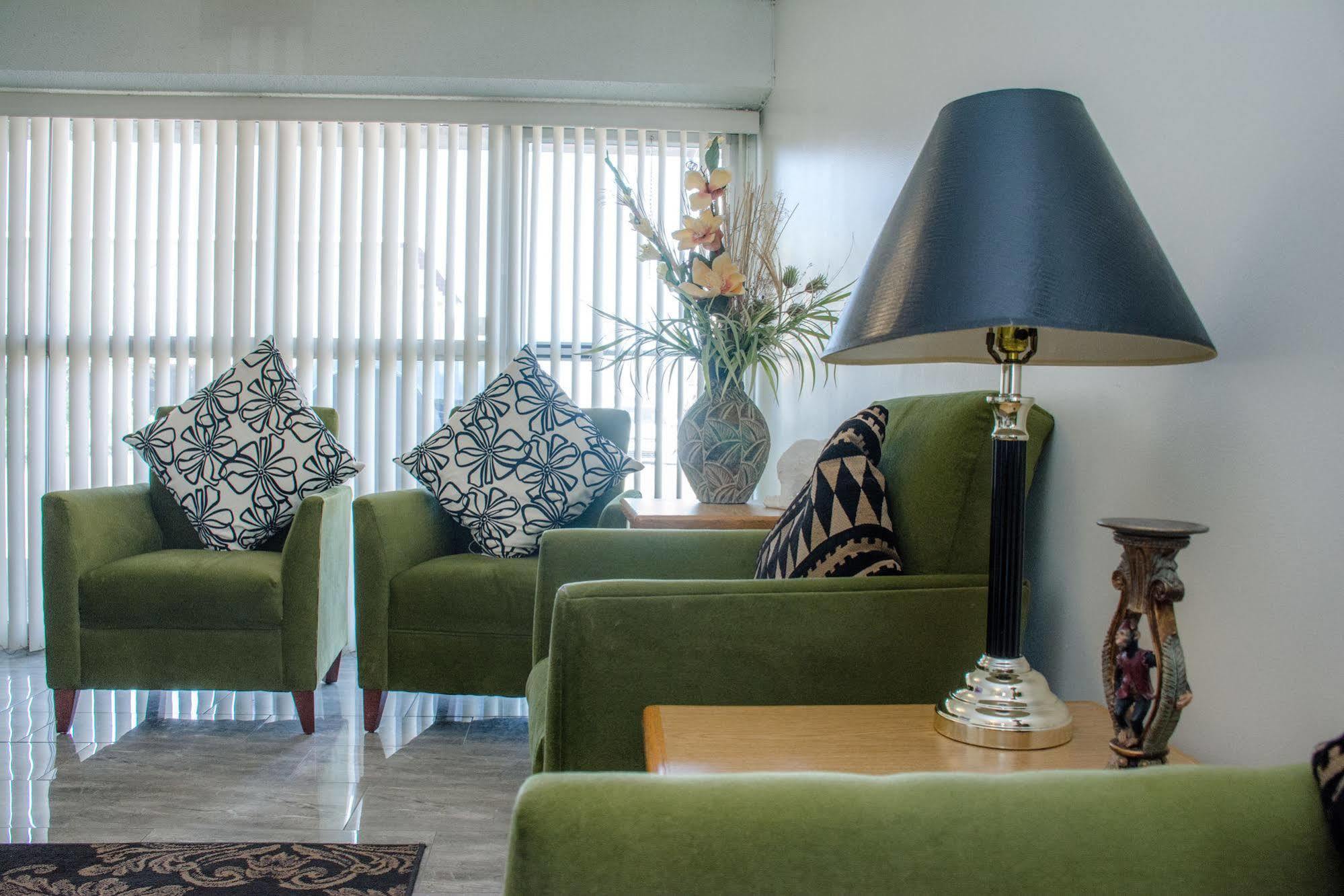 Ramada By Wyndham Medicine Hat Buitenkant foto
