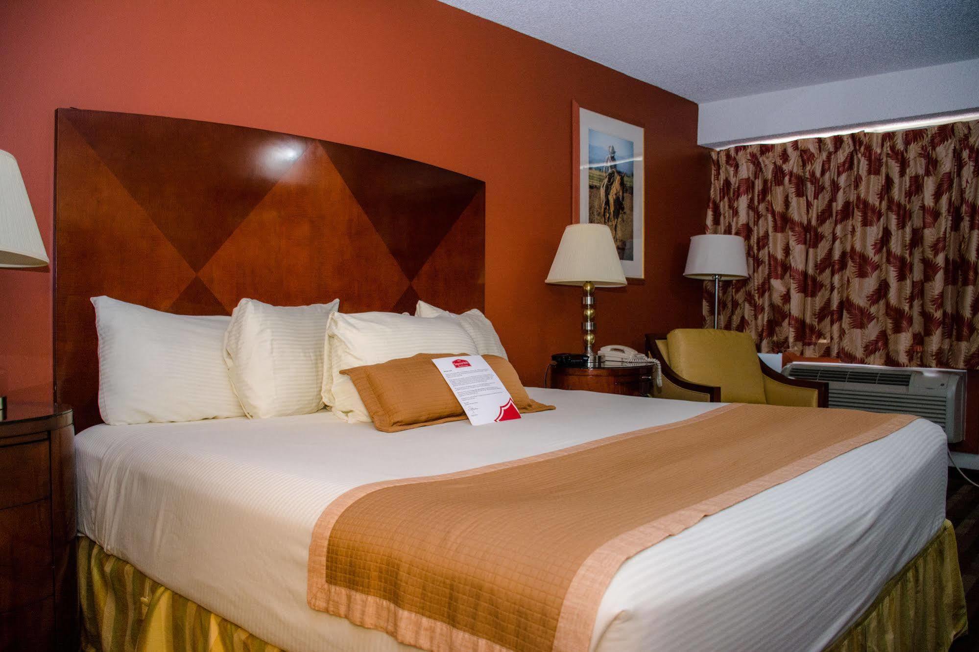 Ramada By Wyndham Medicine Hat Buitenkant foto